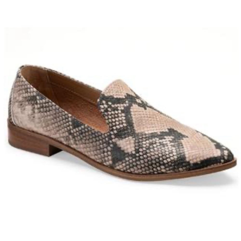 NEW Sun + Stone Selenna Vegan Leather Beige Snake Print Pointed Loafers Size 5.5